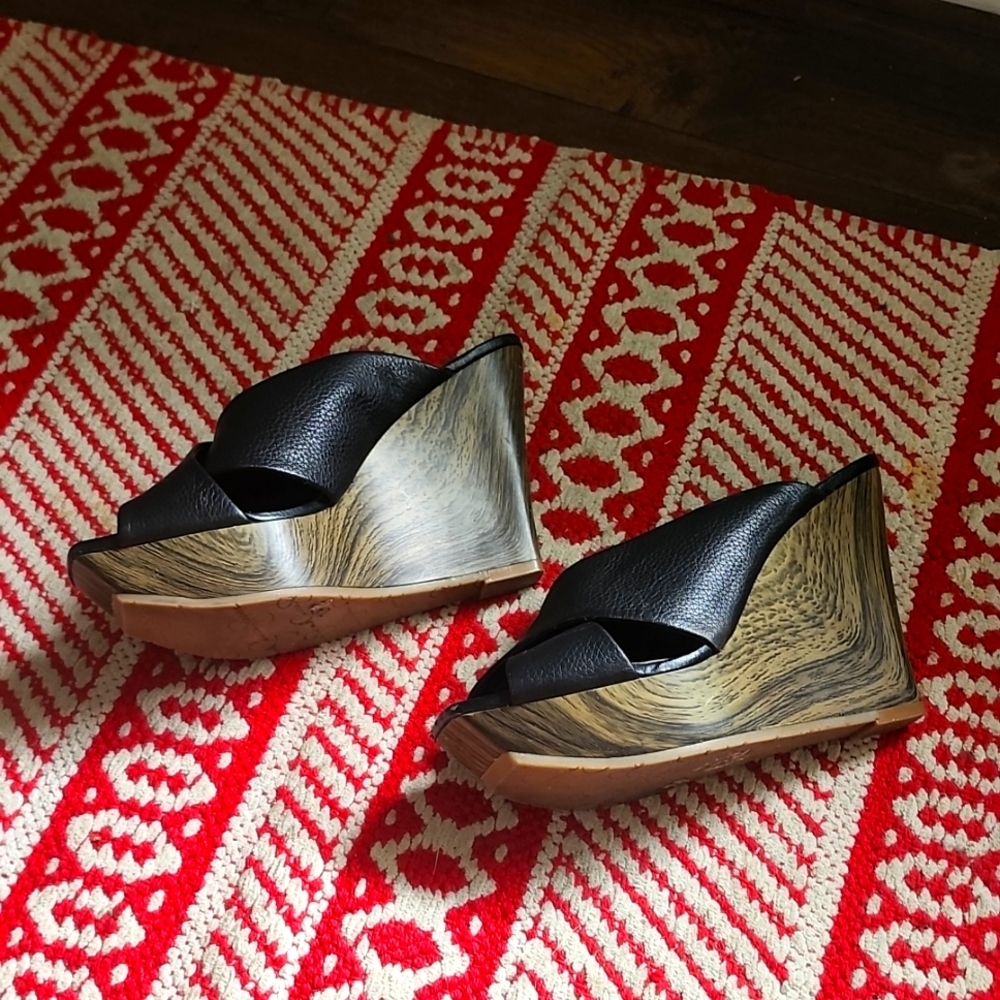 Black Leather and Wood Jessica Simpson wedges
